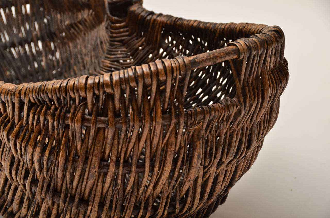 Artisanat Panier en osier de vendangeur français du début du siècle